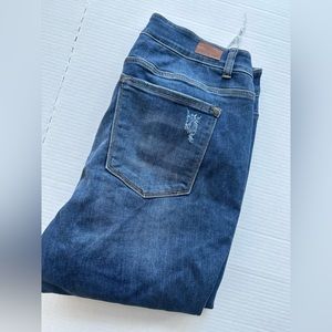 Judy Blue Women’s 16W Skinny Fit Capri Jeans Chewed Hem Distressed